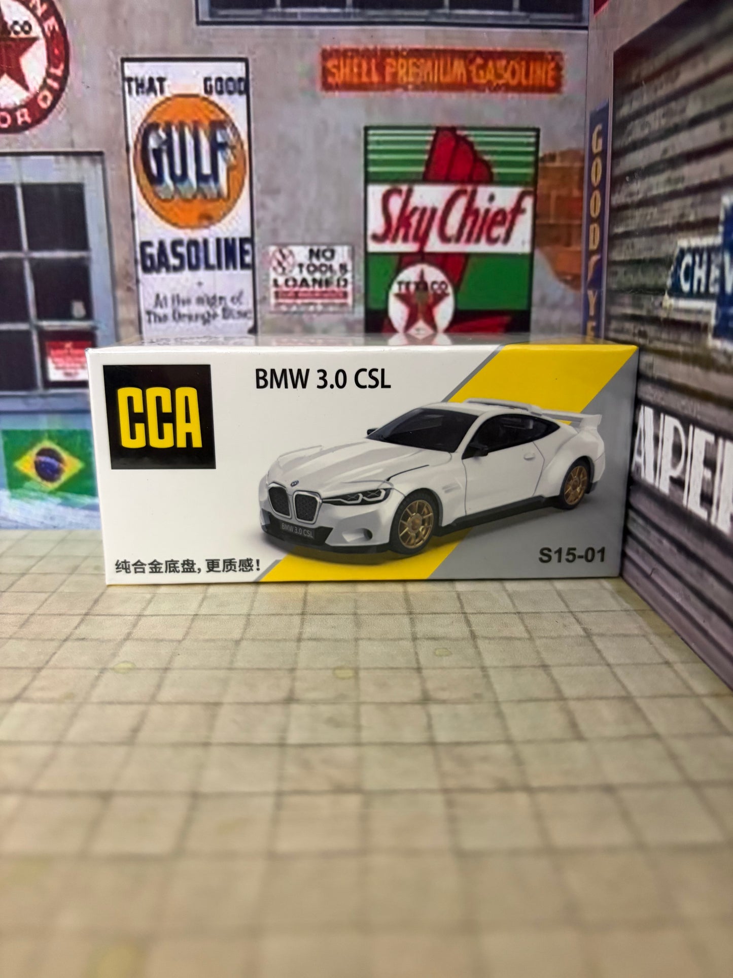SCALE 1 :64 CCA BMW CSL 3.0 WITH ACRYLIC CASE